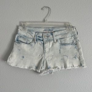 Guess “bleached look” Jean Shorts | light wash